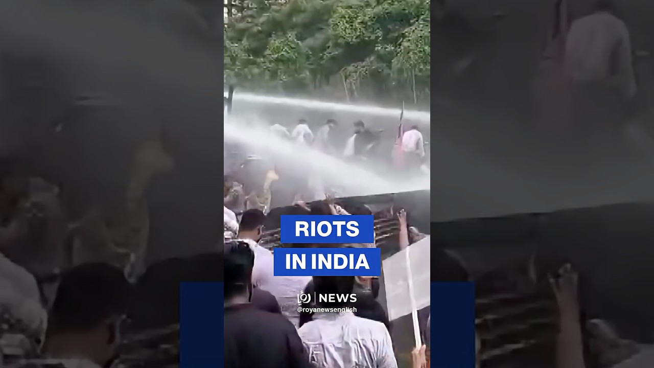 🇮🇳 Police clash with student protesters in New Delhi over exam leaks