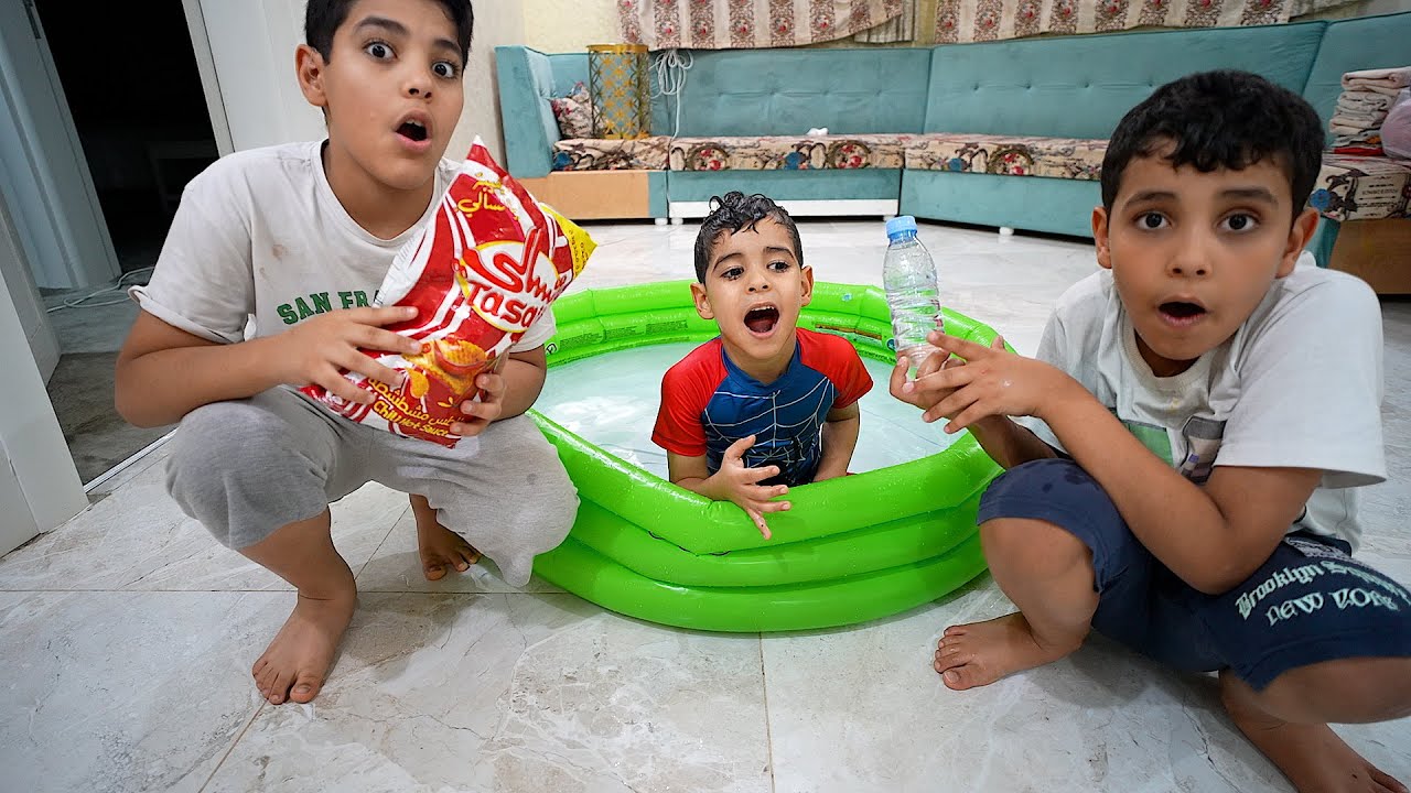 عبودي يسبح بالصاله بيتنا شوفوا ايش صار !