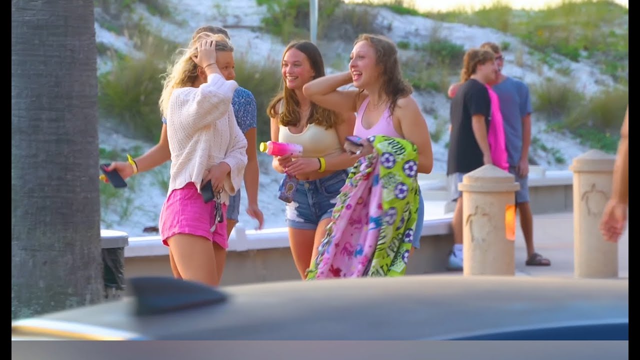 Falling Fart 😂 😂 😂!#Funny #Comedy #LOL #ViralFunny #Pranks#FunnyShorts #ComedyShorts #EffectFun