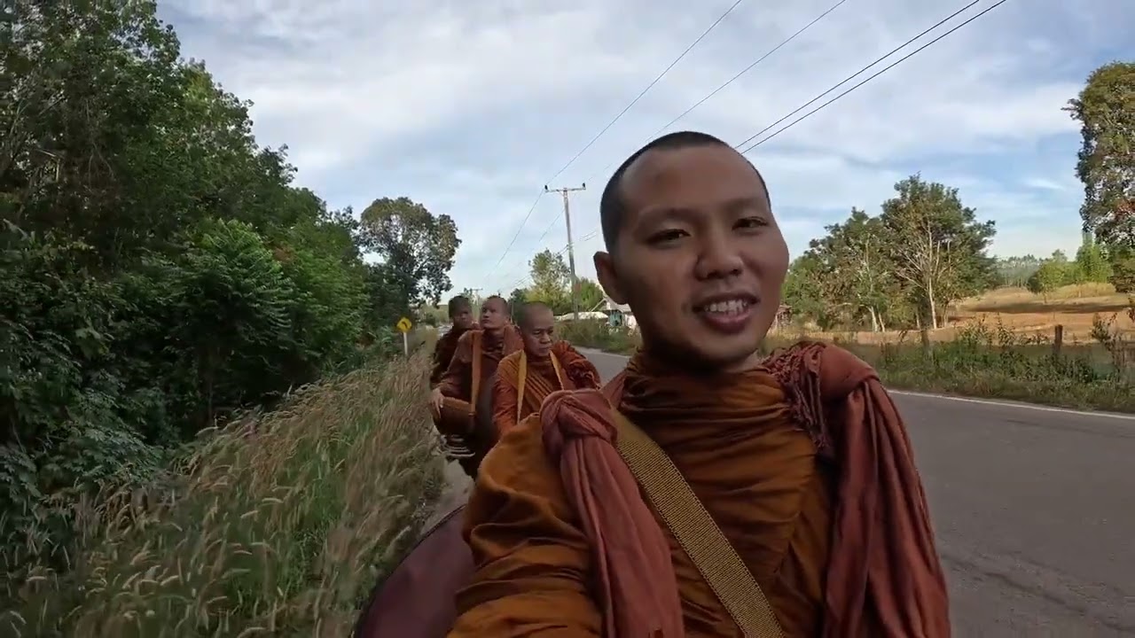 เดินธุดงค์มุ่งหน้า ไปธาตุพนม