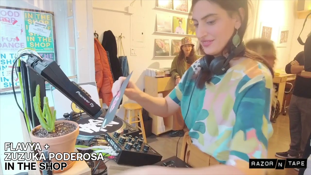Flavya & Zuzuka Poderosa - In The Shop