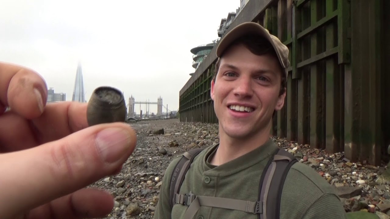 MUDLARKING the river Thames London LOST treasure finds: Mystery treasure hunter