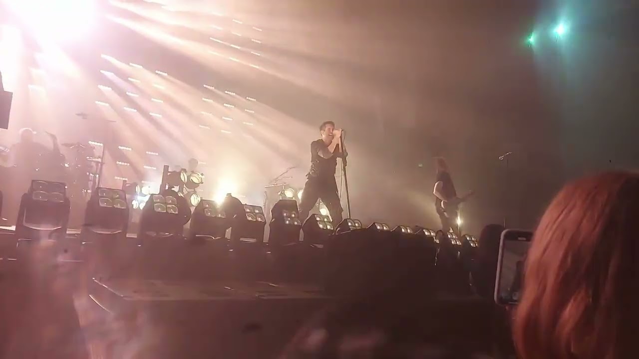 Nine Inch Nails - Less Than - Live in Las Vegas