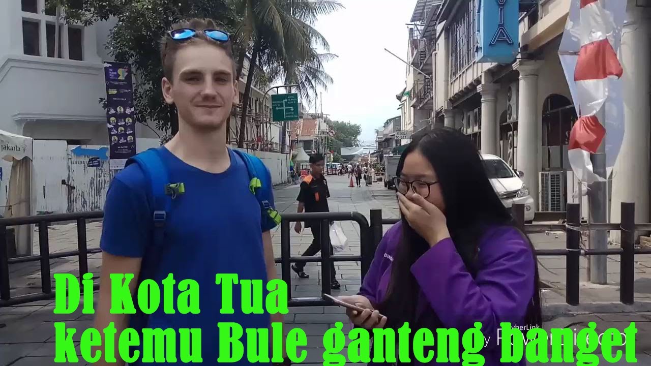 Wisata ke Kota Tua Ketemu Bule Ganteng