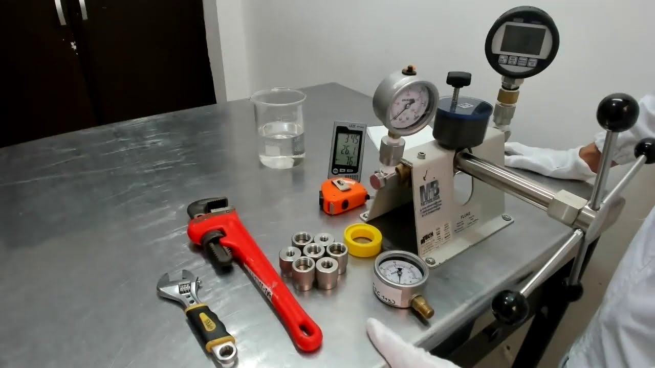 Equipos y materiales Calibración Manómetros