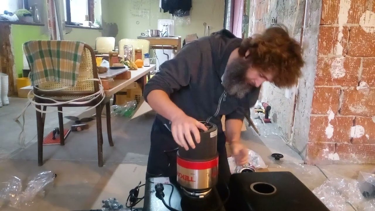 Robię unboxing zlewozmywaka i podpinam młynek do odpadów
