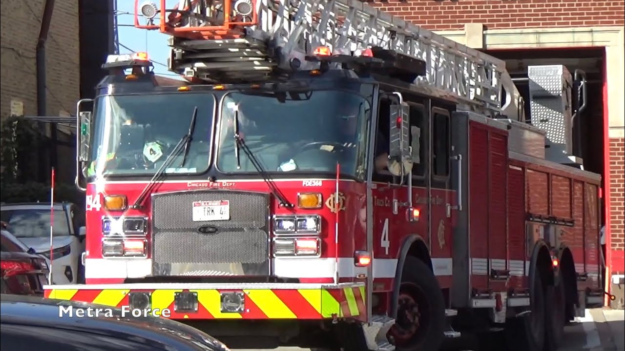 Chicago Fire Dept Truck 4 Responding 2X