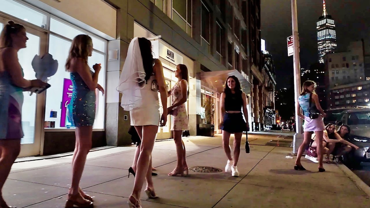 SoHo NYC Amazing Nightlife Weekend Atmosphere 2025