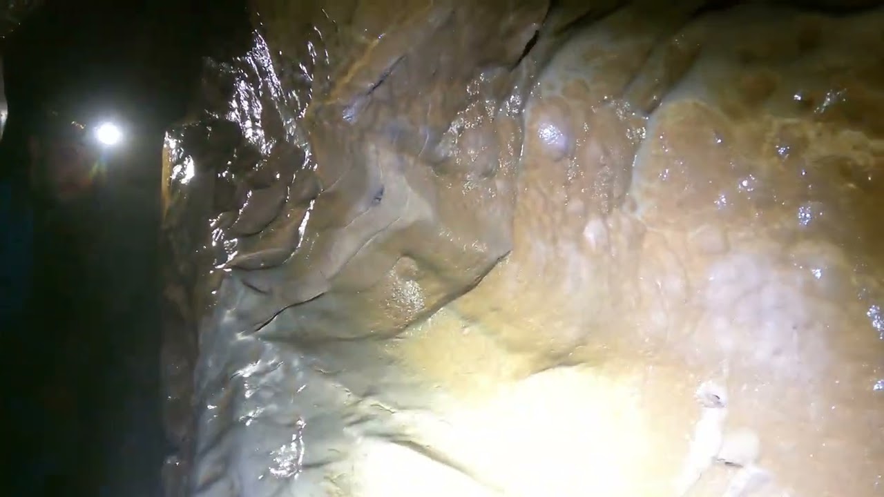 Daren Cilau Entrance Crawl uncut