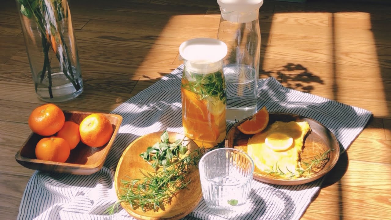 it's a nice day and sunny so let's picnic inside home 🧺