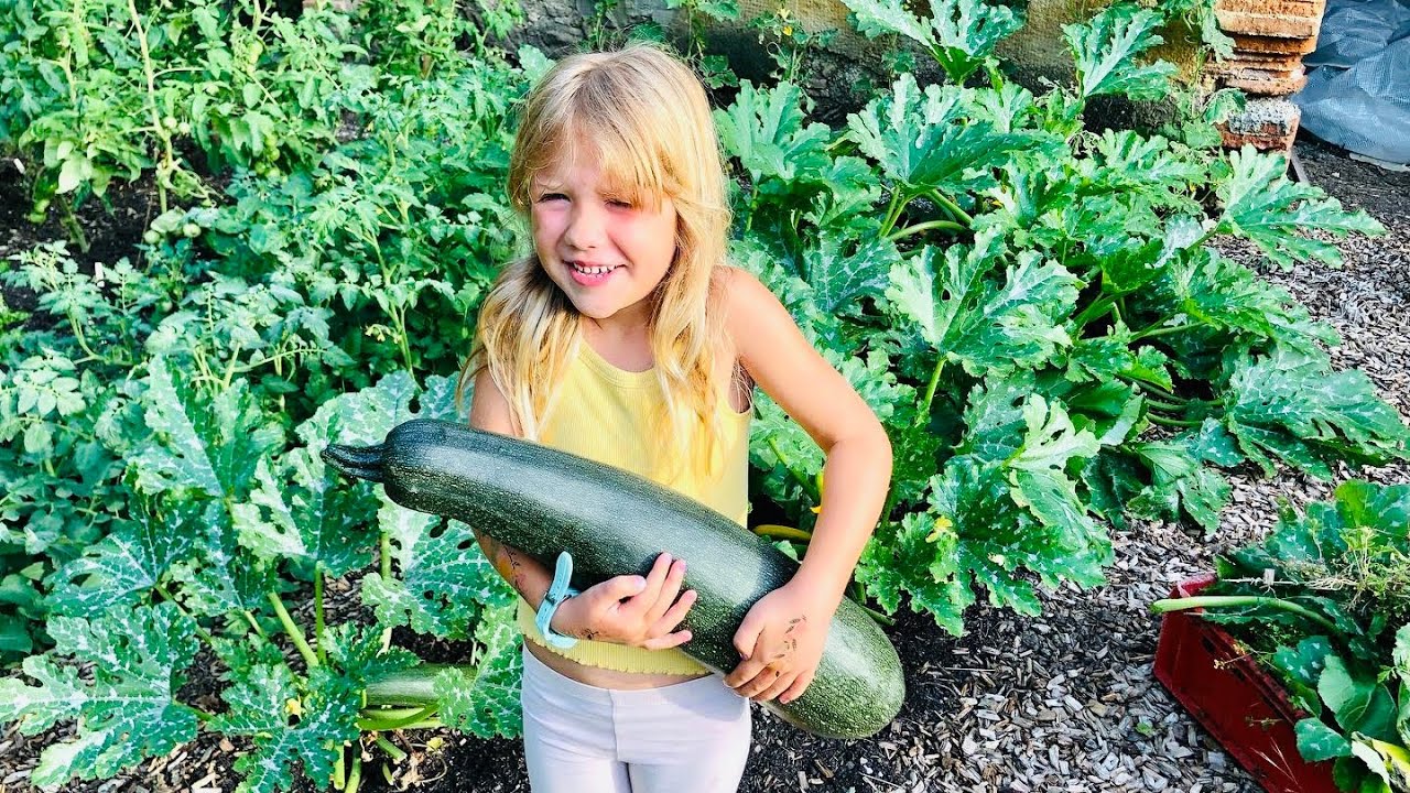 OCTOBER TOUR of CHATEAU KITCHEN GARDEN #kitchengarden #growingvegetables #vegetablefarming