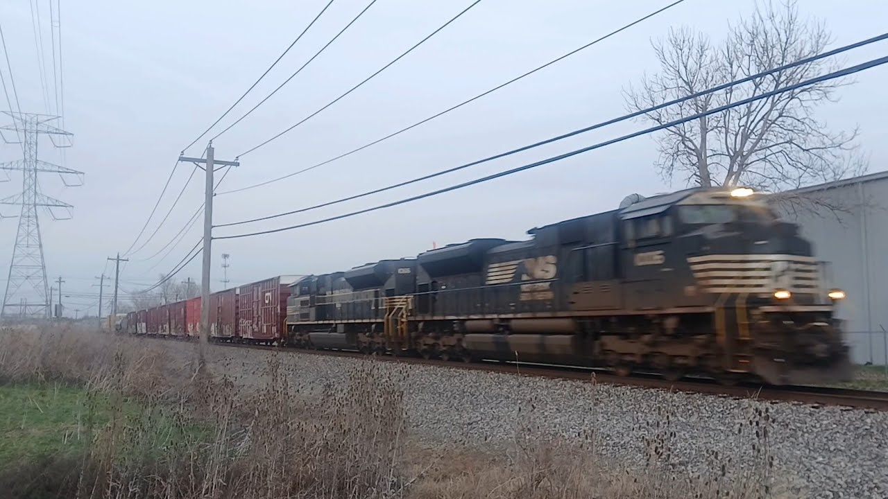 NS 1006 & NS 1066 The New York Central Heritage Unit lead NS 197 Manifest Train EB @ Sharonville, OH