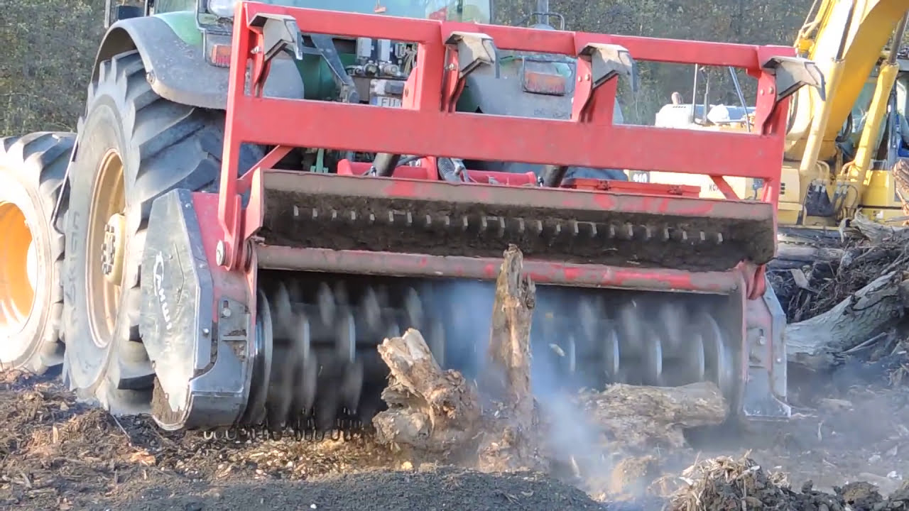 super Aktion mit John Deer schreddert alles mit Baumstumpffräse AHWI