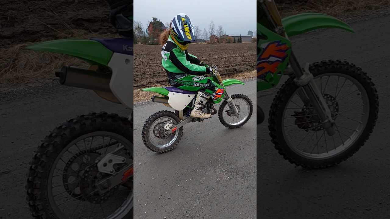 Kawasaki KX80 2-Stroke Start Up & Acceleration