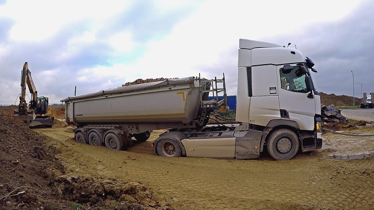 Rescue of stuck Renault with trailer