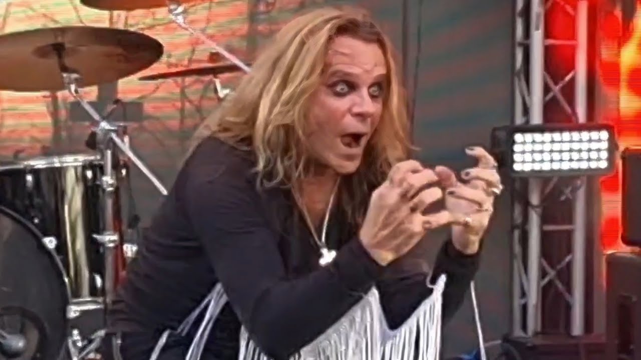 Ozzyfied auf der Pool Stage beim Full Metal Holiday 2024