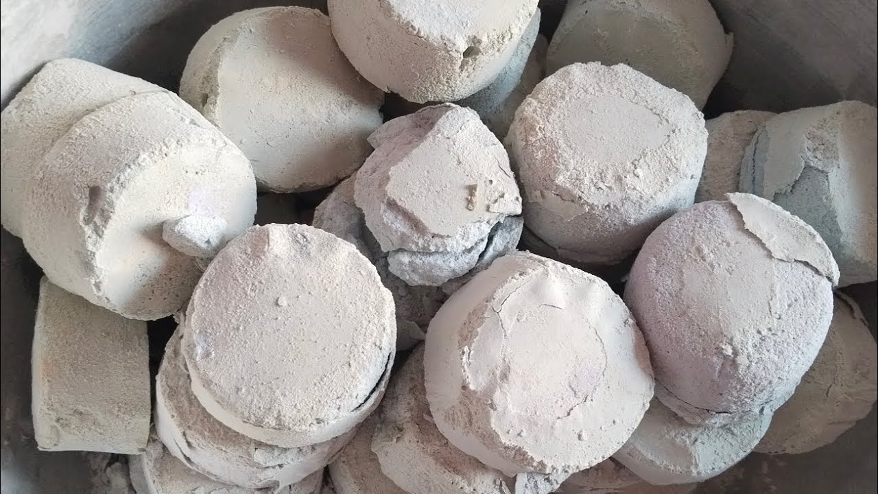 Gym chalk crushing powdery reform///satisfying asmr//dusty soft texture//