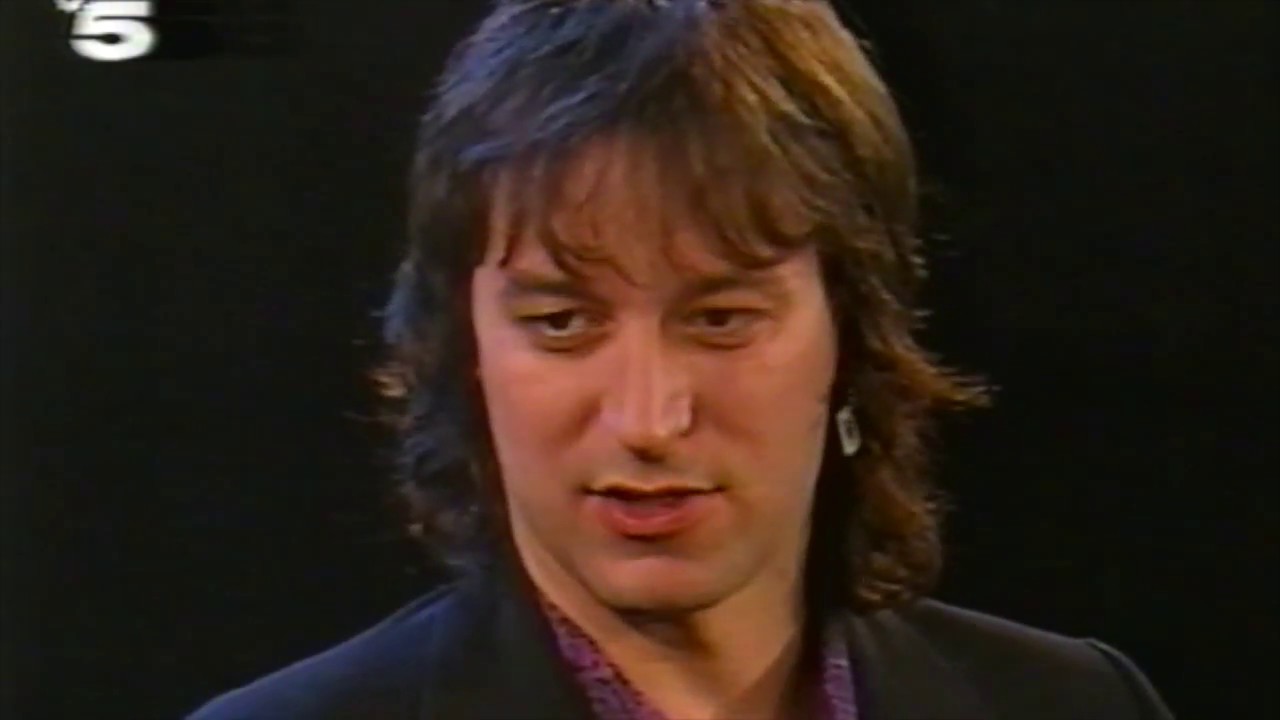 Interview: Peter Buck of R.E.M. by Che - 12.1988