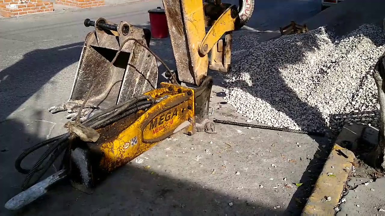 COMO CAMBIAR EL BOTE DE RETROEXCAVADORA A ROTOMARTILLO - MIGUEL MARTLOP