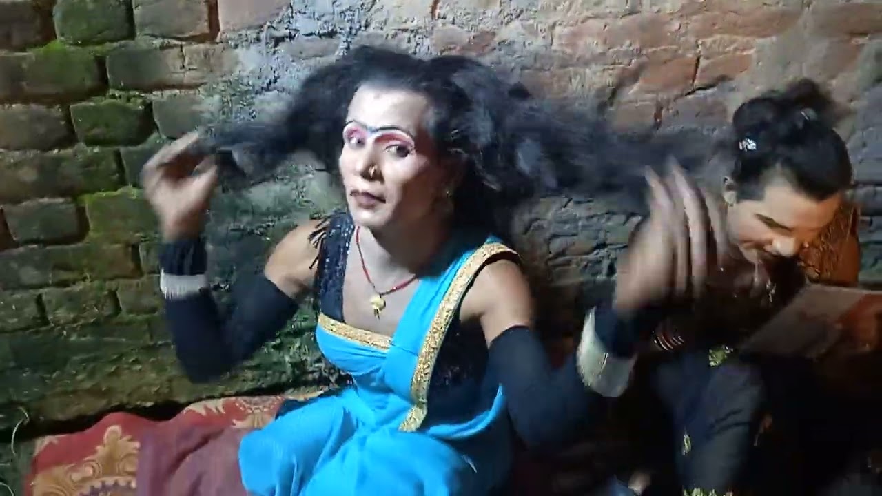 शिवा बरन डांसर अभिषेक डांसर मेकअप करते हुए