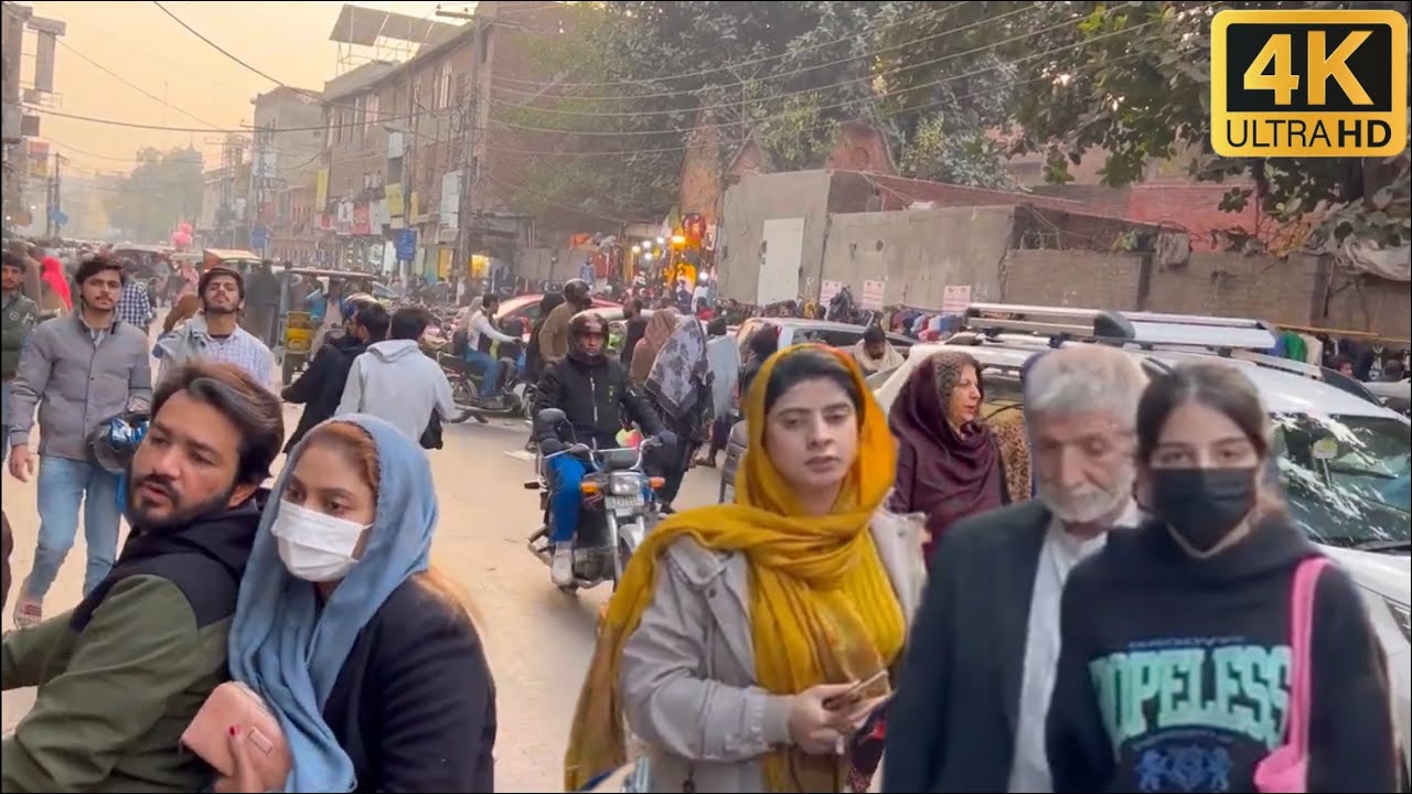 Exploring Lahore&rsquo;s Crazy Winter Shopping Rush in 4k | Lahore&rsquo;s Walking Tour of Lively Streets