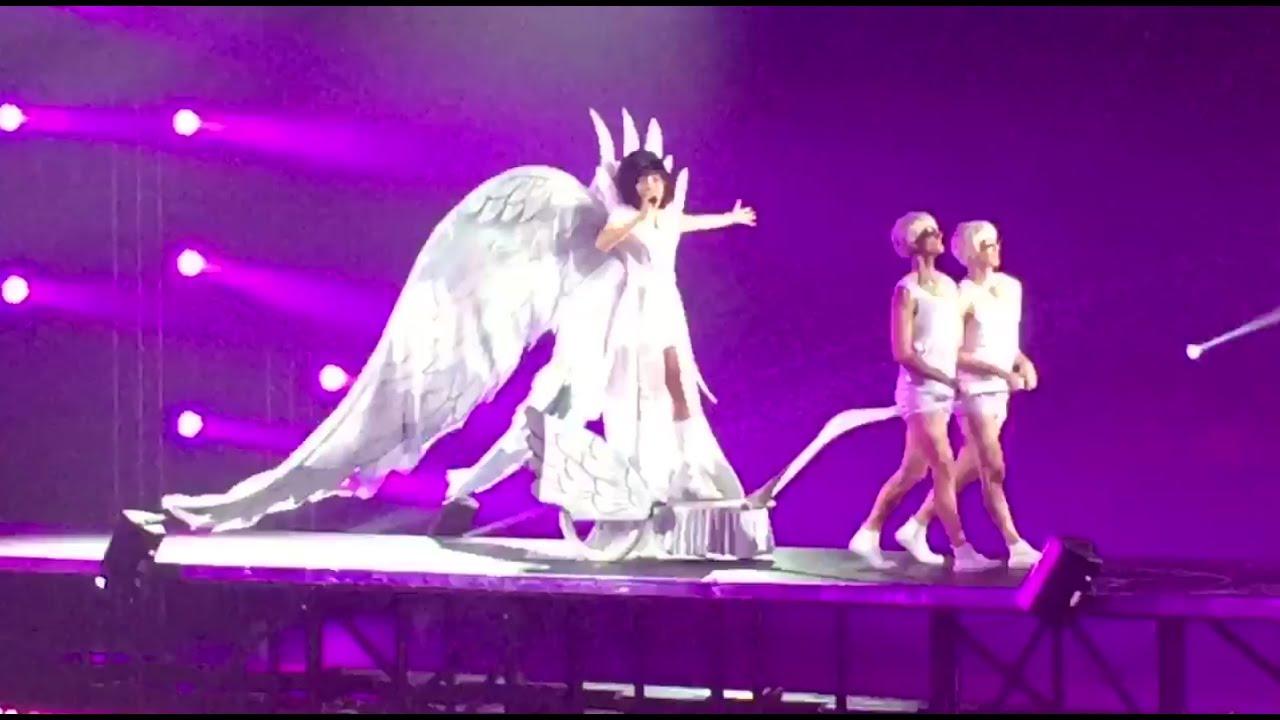 'Teen Angel' Dami Im sings 