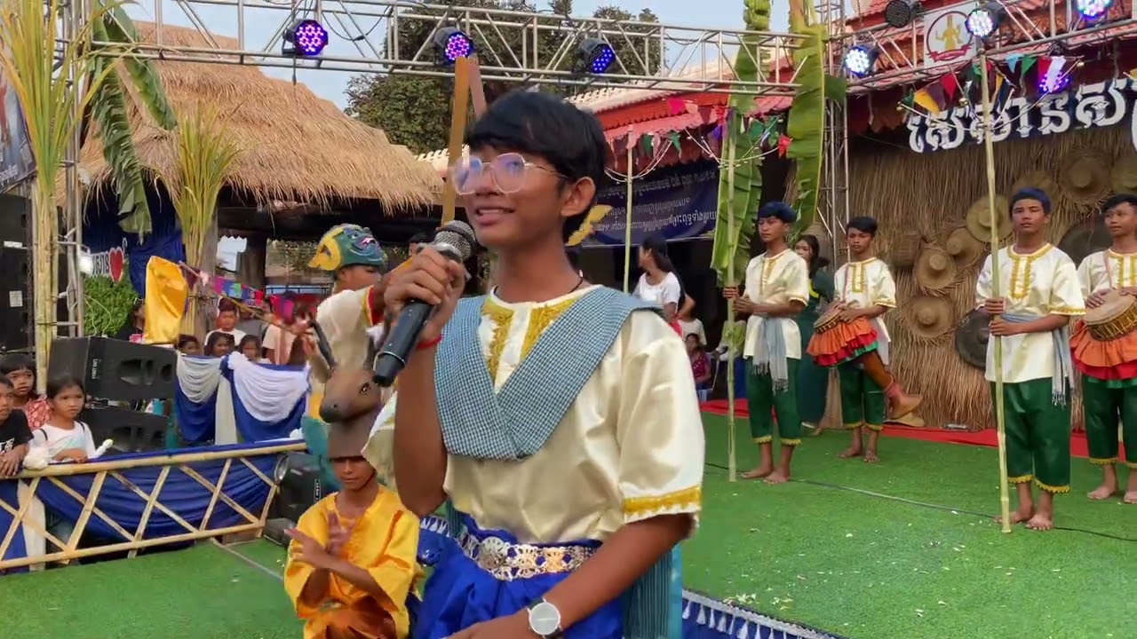 របាំត្រុដិ រាំដោយយុវជនសេសានពេលបើកពិធីសង្រ្កាន
