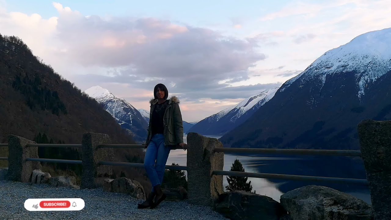 Crossdresser - Stopping after a shopping road trip. - Crossdressing