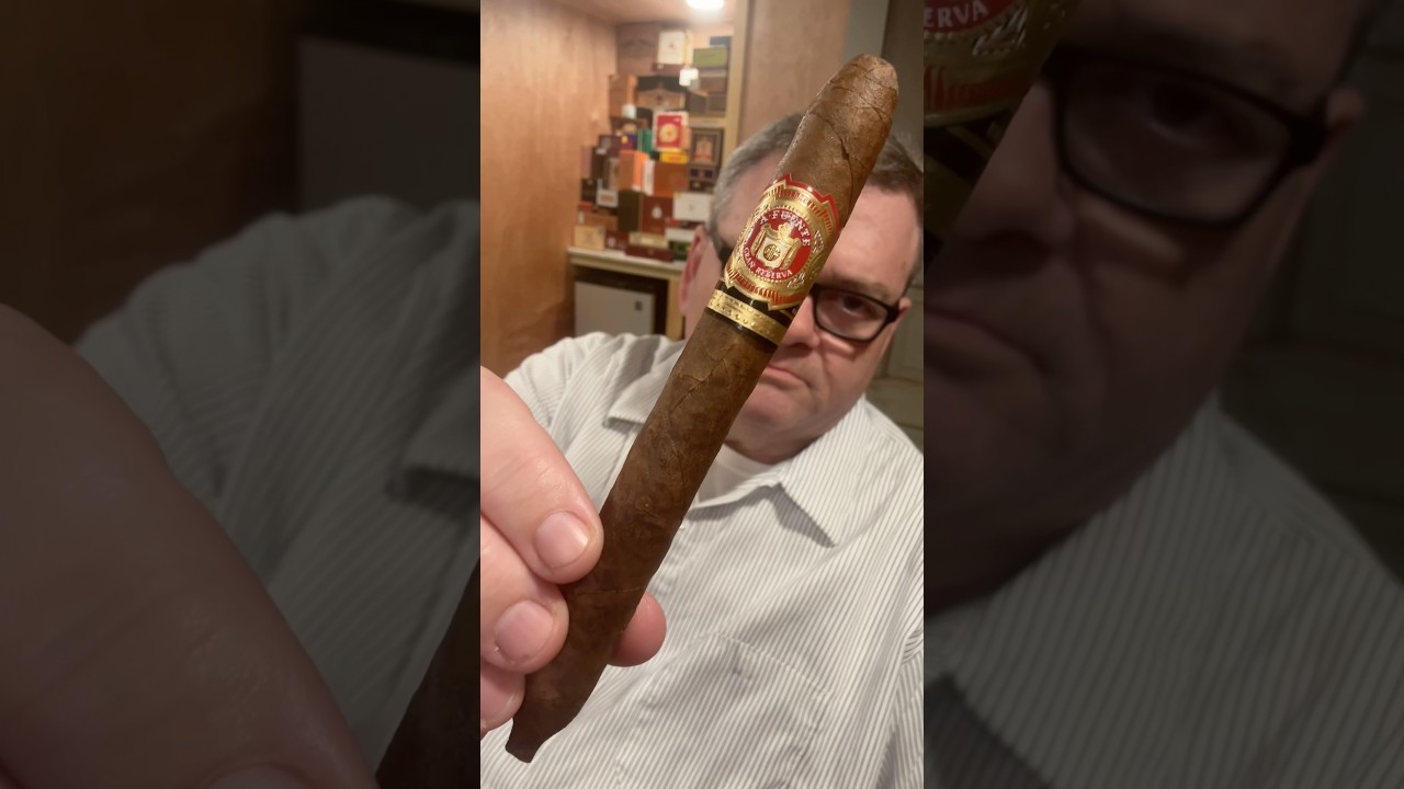 Arturo Fuente Hemingway Classic | Full Cigar Review in The Other Room #shorts