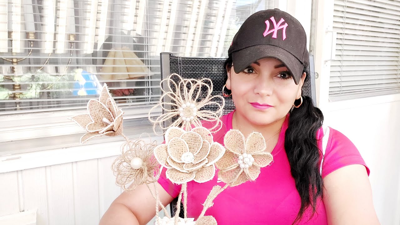 Como Hacer 5 Diferentes Hermosas Flores con Yute o Arpilleria Muy Fáciles  De Hacer. #DYIYute