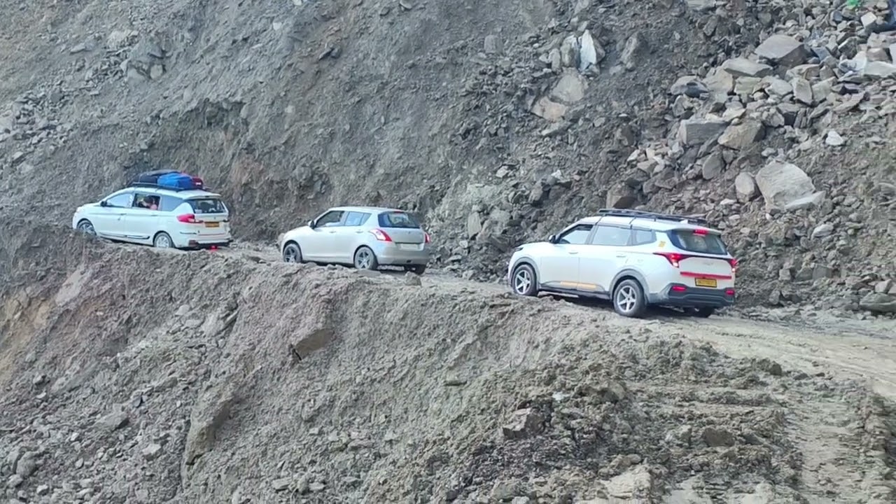 Dekho kabhi jaldi Baji nahin karni chahie chhoti gadi wale............
