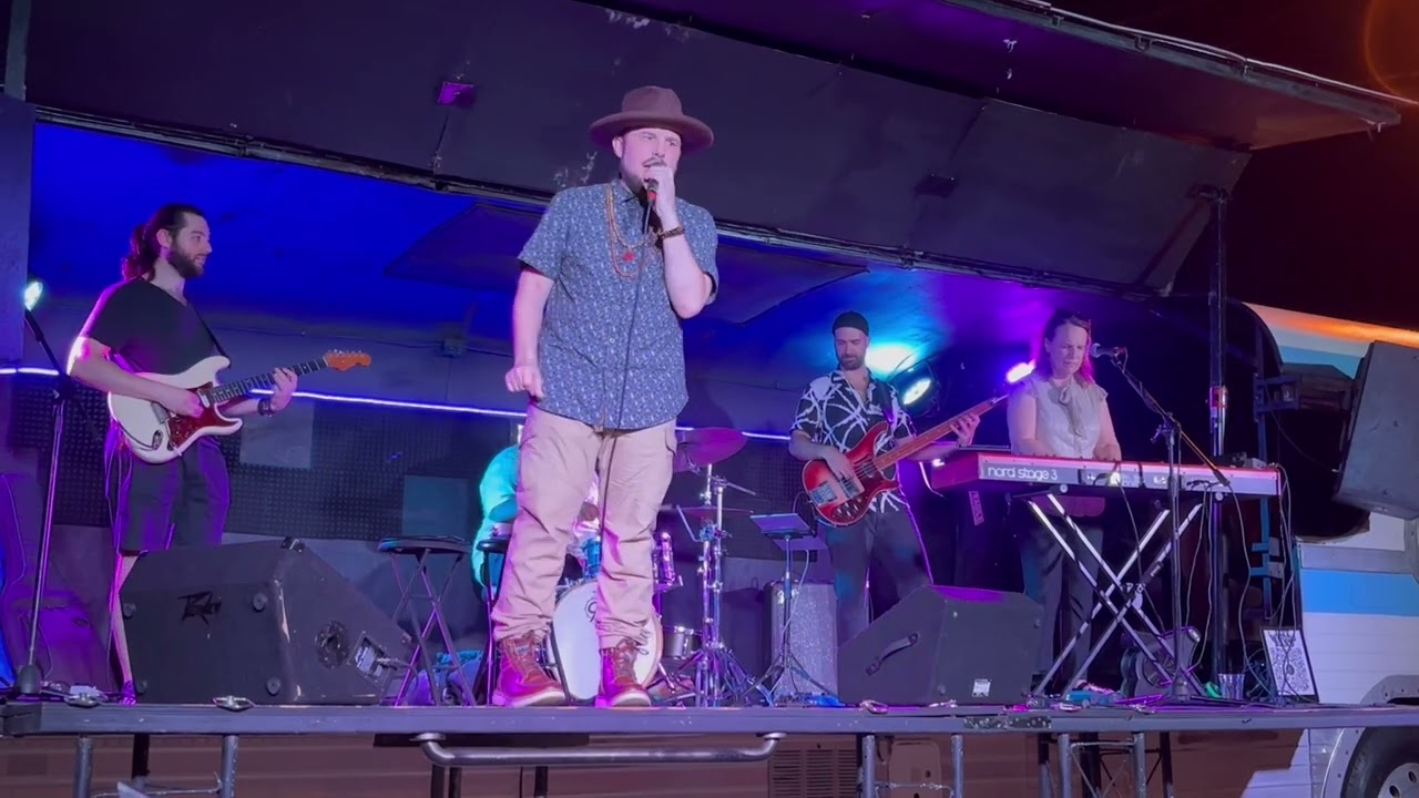Jeff Woods Band - Sitting on The Dock of The Bay (cover) LIVE on The Blues Bus @ Delta Blues Bristol