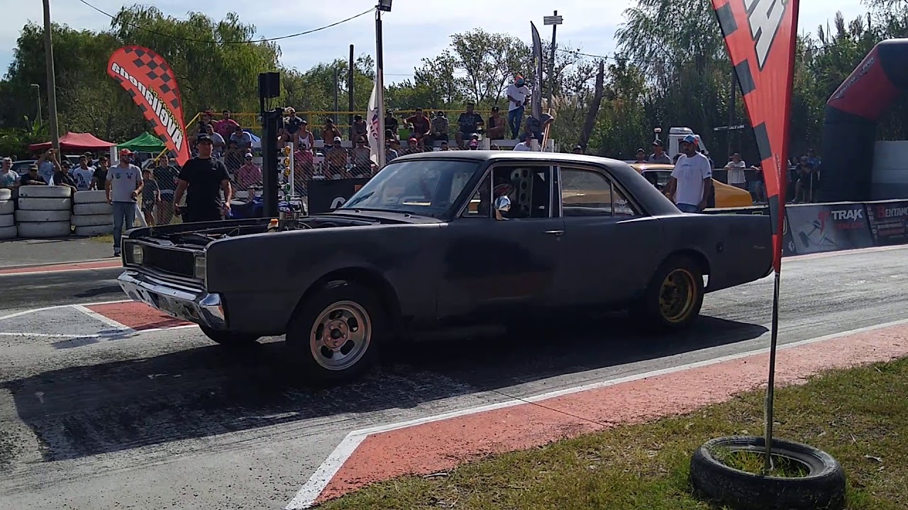 CHEVROLET CHEVY COUPE VS DODGE CORONADO PRUEBA LIBRE