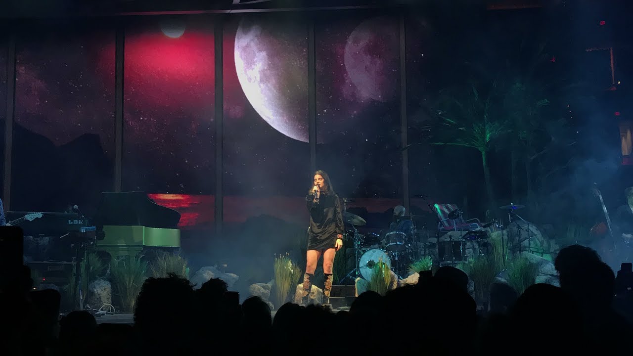 LA to the Moon Tour - Lana Del Rey & Kali Uchis - Jan. 25th, 2018 - Wash., D.C. - Capital One Arena