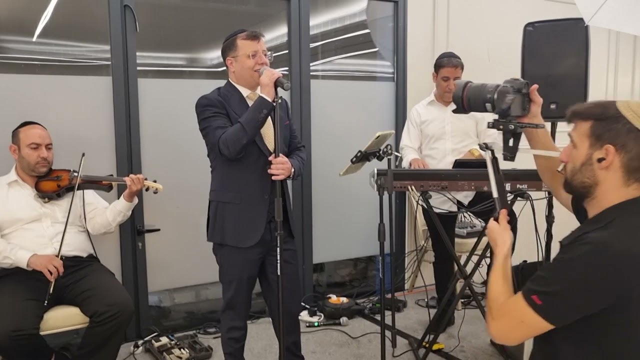 יהודה ועקנין - אדון עולם עם המאסטרו מנשה חזקיה כינור-  דניאל זכאי -גיטרה - מאיר סימן טוב