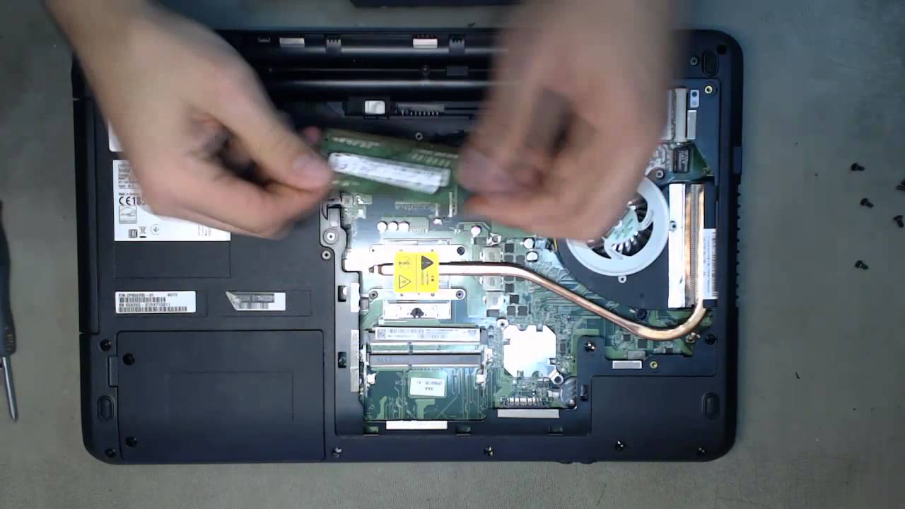 Ремонт ноутбука. Замена памяти в ноутбуке Fujitsu A512