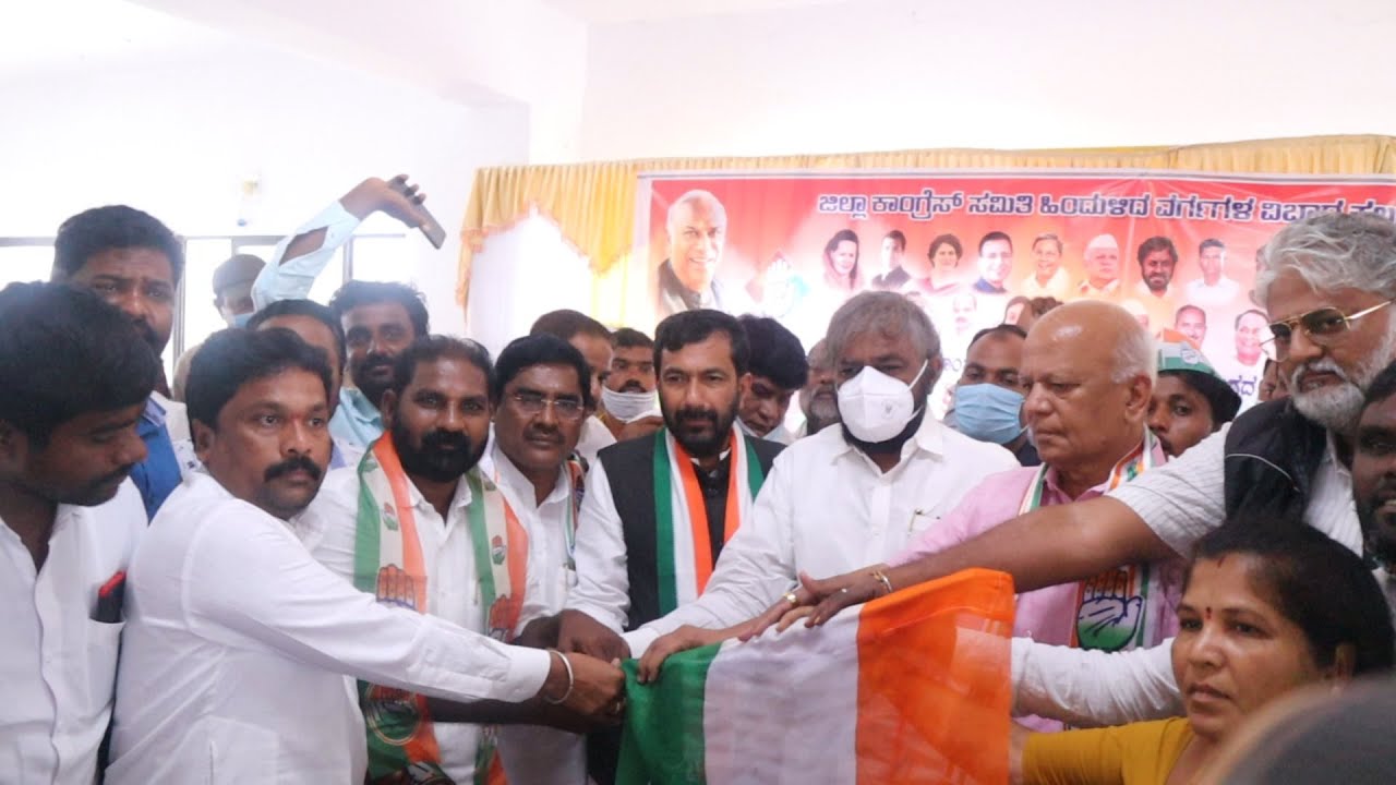 JDS PARTY LEADER  SURESH BHARNI JOIN CONGRESS AT DCC OFFICE