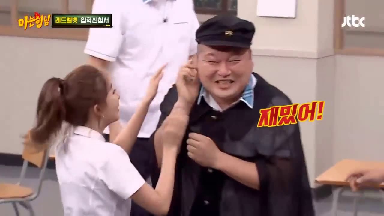 FUNNY Kpop Idols Fails Moments 2020