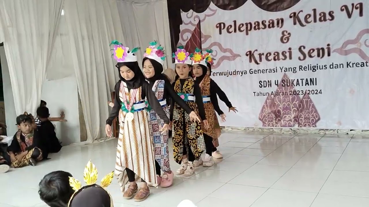 Tarian kesenian SDN SIRNAJAYA 4 SUKATANI