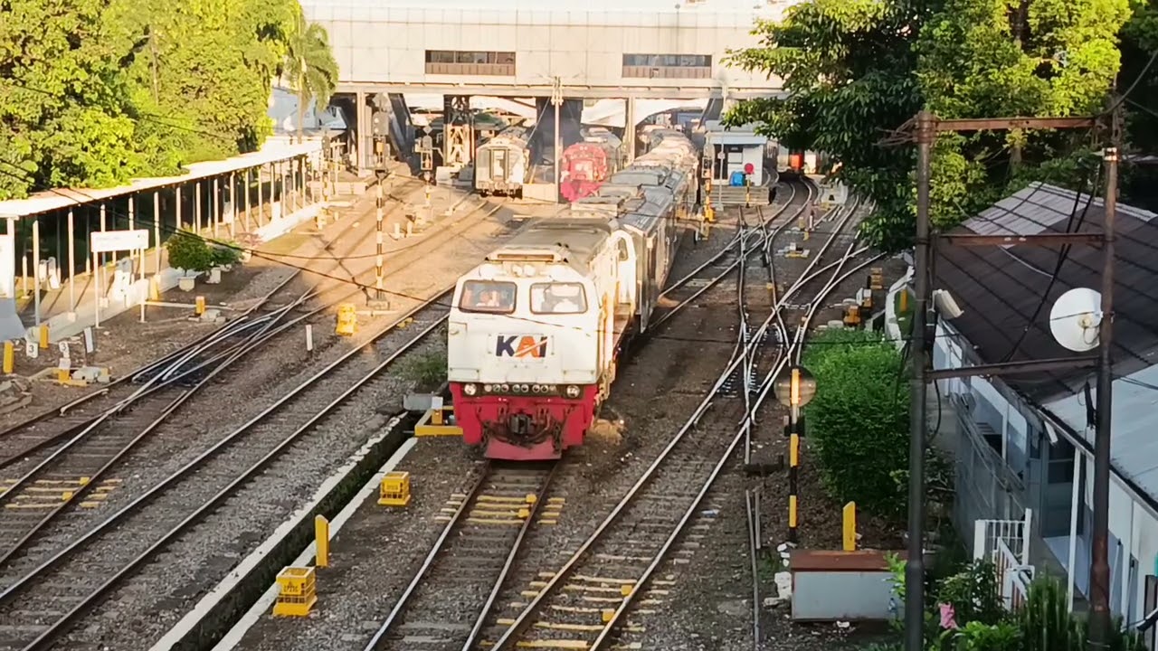 CC 206 13 81 BD - KA 78 LODAYA (BANDUNG - SOLO BALAPAN) BERANGKAT STASIUN BANDUNG