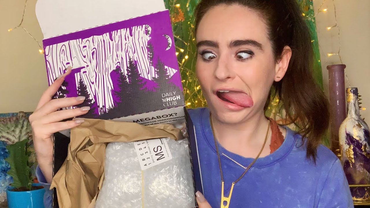 August unboxing with thatsbizzy!