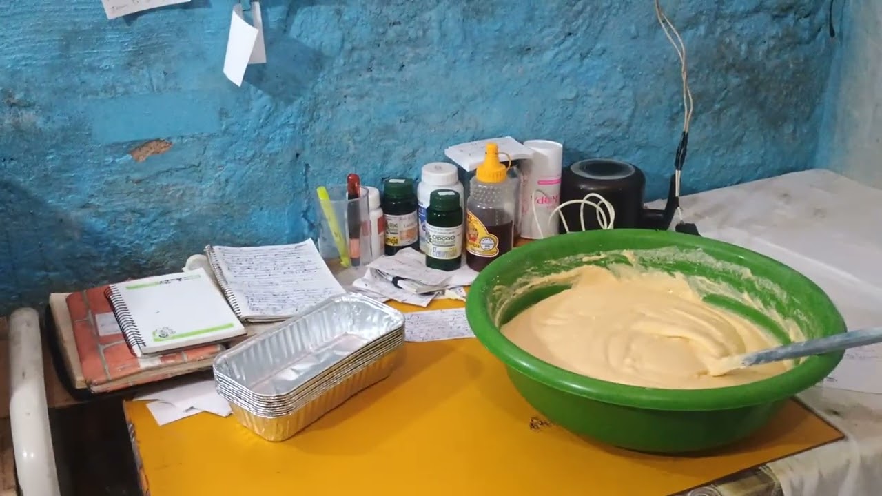 Assando uma broa caseira da vovó.
