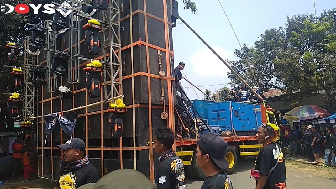Kehebatan supir brewog saat memutar balik fuso besar karmapal ds. KARANGANYAR