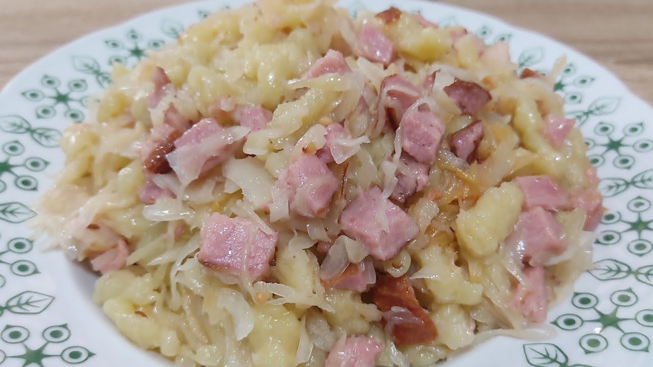 Halušky se zelím a uzeným bůčkem
