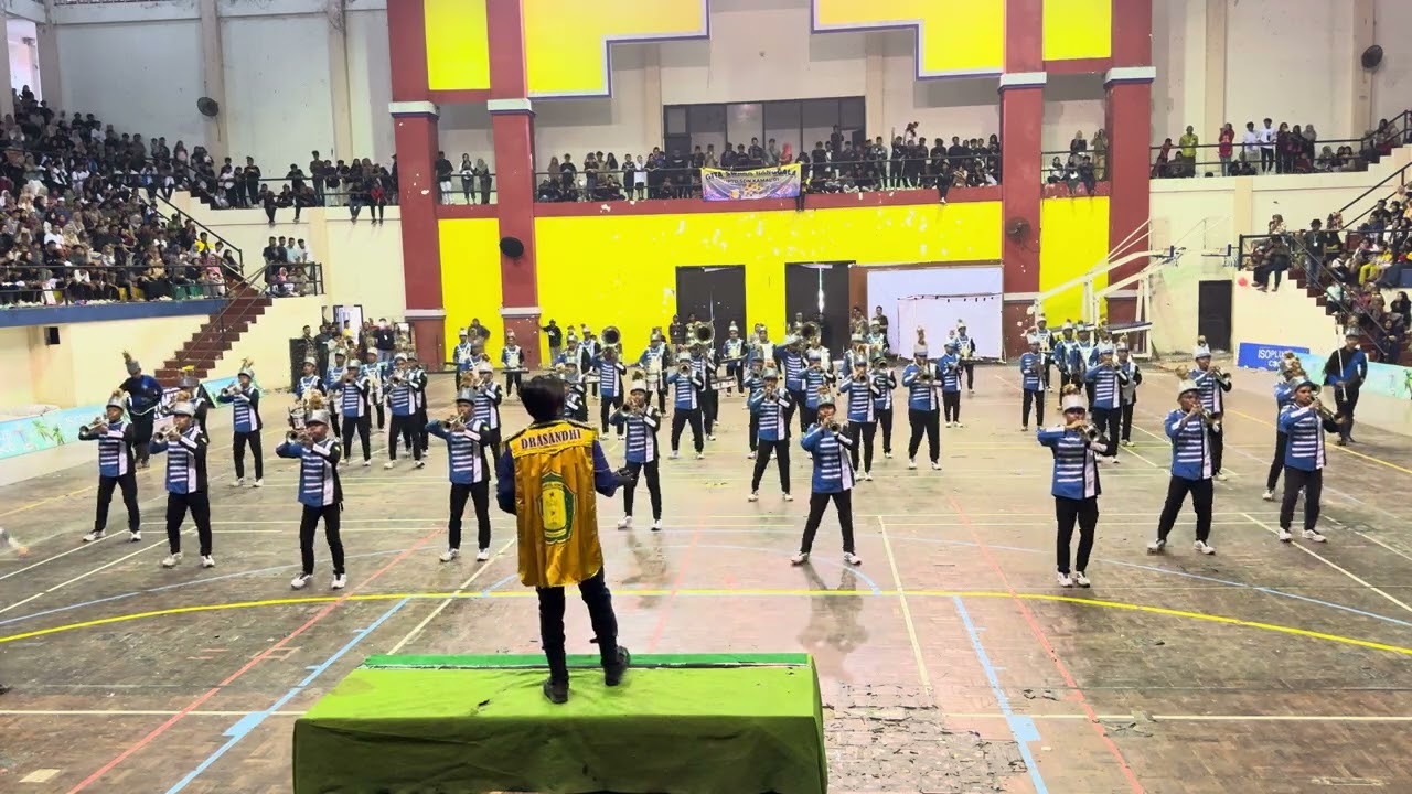 Marchingband DRASANDHI sebagai penutup di acara STAIDHI open tournament di Gor SAKA Bangkalan 2023