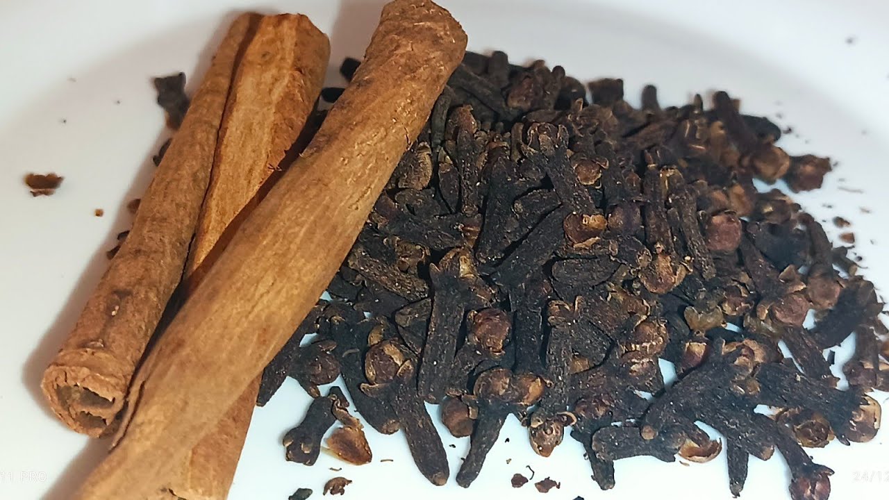 mélangez de la cannelle avec les clous de girofle. recette rapide et simple