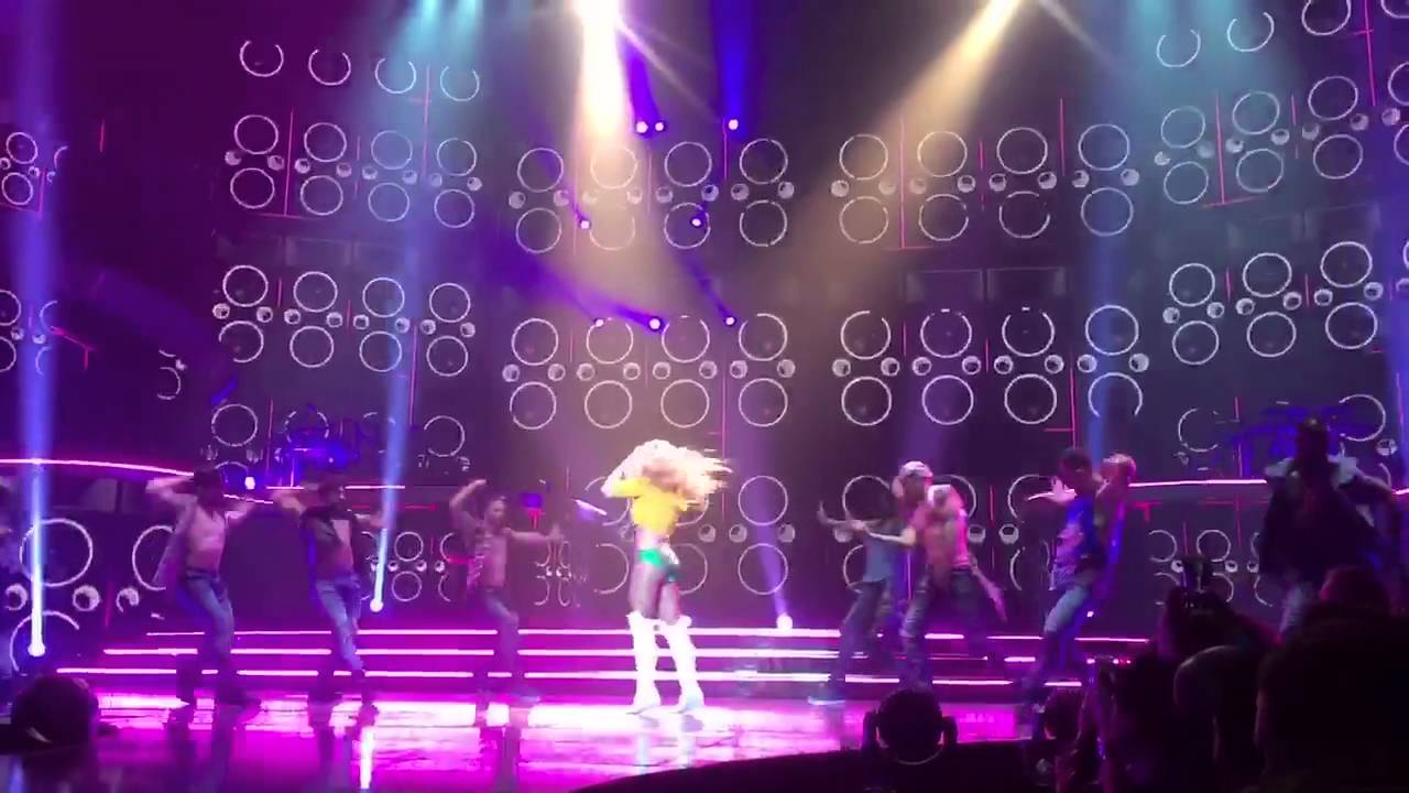 Britney Spears - Gimme More full - Piece Of Me Show - 13/02/2016
