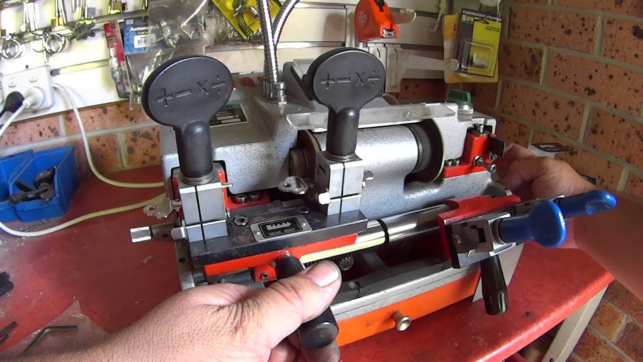 Key cutting machine for sale US101- sold