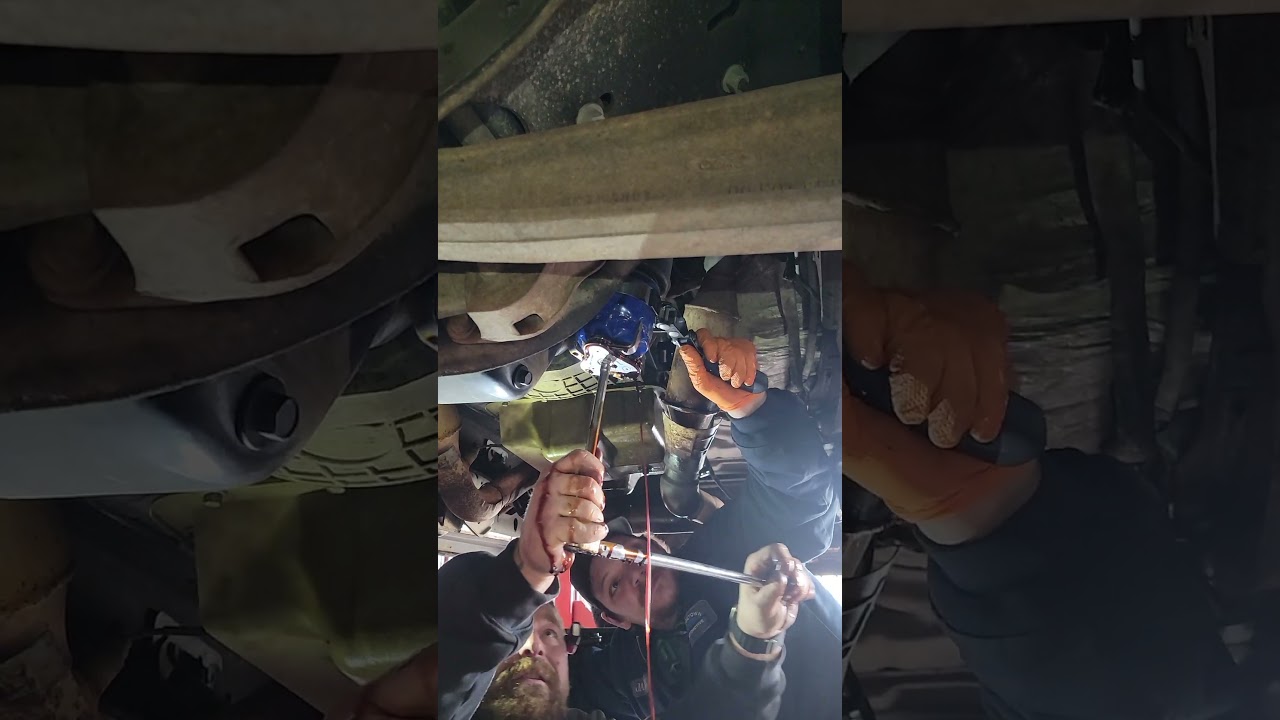 ПЕРЕТЯНУТЫЙ МАСЛЯНЫЙ ФИЛЬТР ПРИШЕЛ ПОВРЕЖДЕННЫМ И ПРОТЕКАЮЩИМ. #заменамасла #новыйклиент #авторем...
