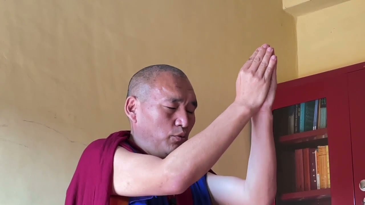 གཡུང་དྲུང་བོན་ལུགས་ཀྱི་ཕྱག་འཚལ་སྟངས། Prostration according to the Yungdrung Bon tradition